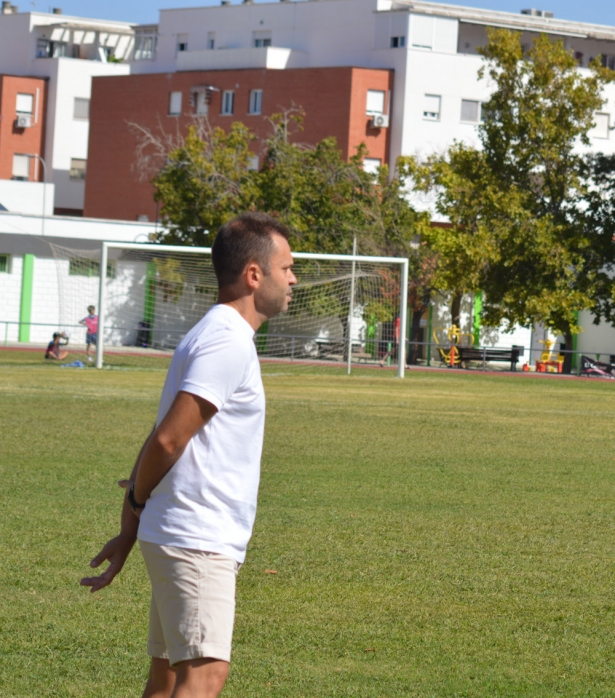 El entrenador del Atarfe Industrial, Ángel Ruiz (D. CONTRERAS)