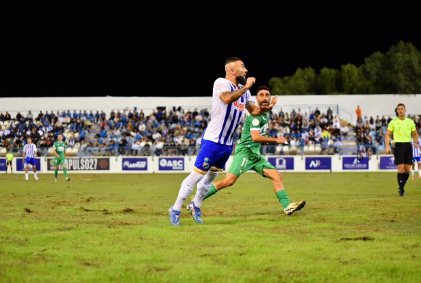 CF Motril y Real Jaén jugaron ante 3.000 aficionados en las gradas del estadio municipal Escribano Castilla (SEMINARIO MUCHO DEPORTE)