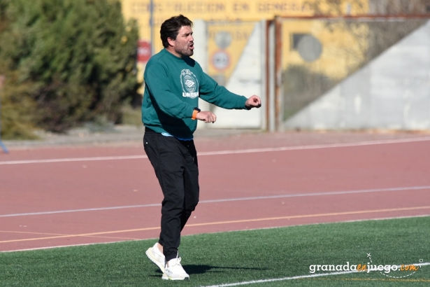 El entrenador del CD Santa Fe, Luis Torres (JOSÉ M. BALDOMERO)